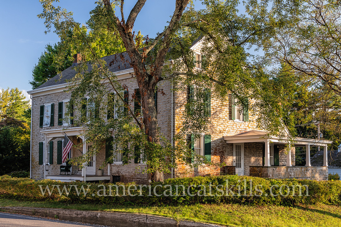 Photographs and history of the Dr. Richard Ten Eyck House in Hurley, New York.