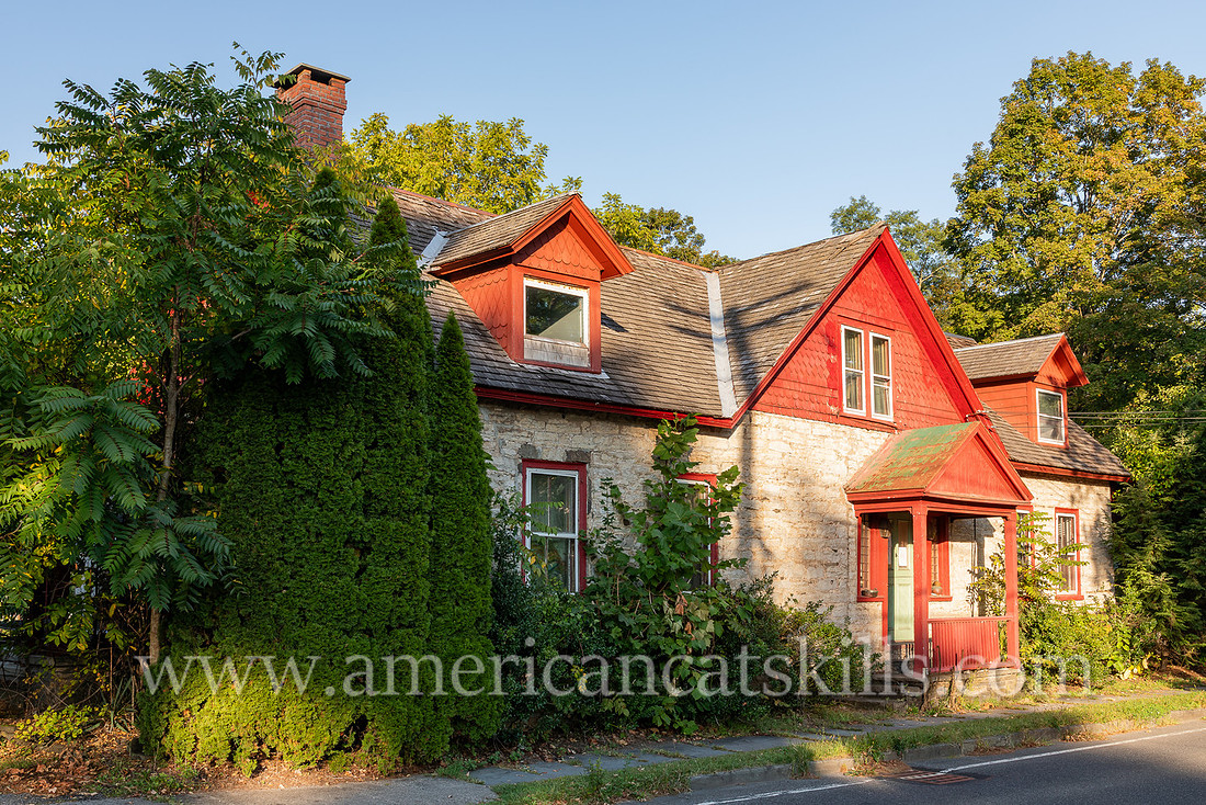 Photographs and history of the Bevier House in the village of Hurley, New York.