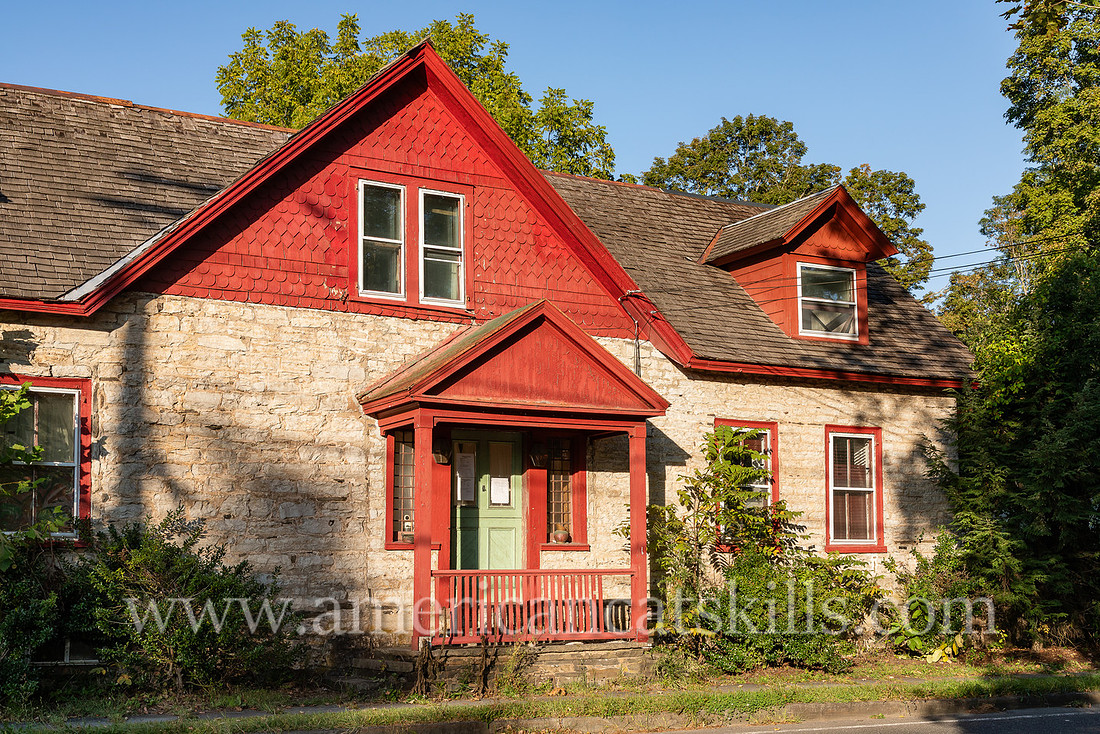 Photographs and history of the Bevier House in the village of Hurley, New York.