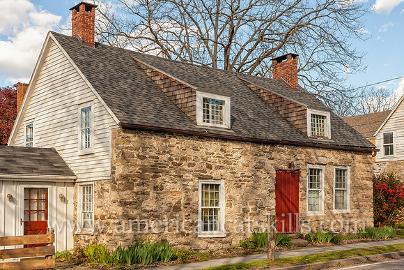 Photograph of the Polly Crispell Cottage in Hurley, New York.