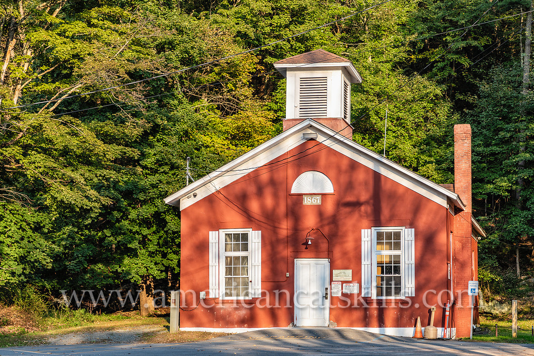 Photograph and history of the Barryville Schoolhouse in Barryville, New York.