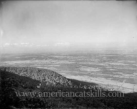 [Hudson River Valley from Catskill Mountain House, Catskill Mts., N.Y.]
