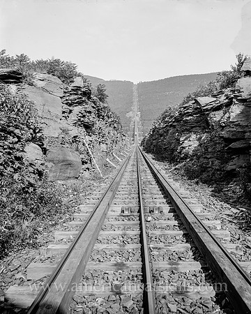 [Otis Elevating Railway, looking up, Catskill Mts.,N.Y.]