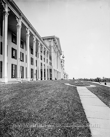 Central facade, Hotel Kaaterskill, Catskill Mountains, N.Y.