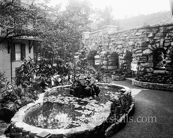 Porte cochere and fountain, Lake Mohonk [Mountain] House, N.Y.