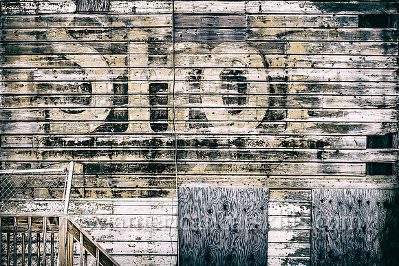 Fading ghost sign with the word “SHOE” in the Stockade District of Kingston offers a testament to the businesses of yesteryear.