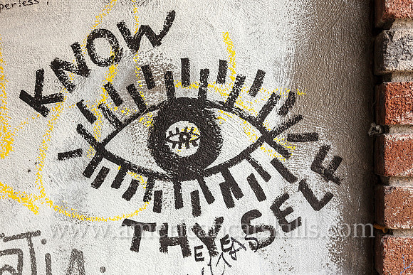 Located in a dark doorway in the Stockade District of Kingston, this piece of better-than-average graffiti calls for everyone to “Know Thy Self.”