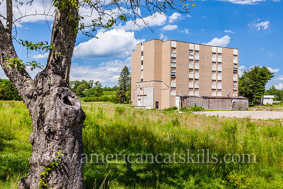 The once world famous Kutsher’s was a grand resort located in the Borscht Belt region of the southern Catskills.