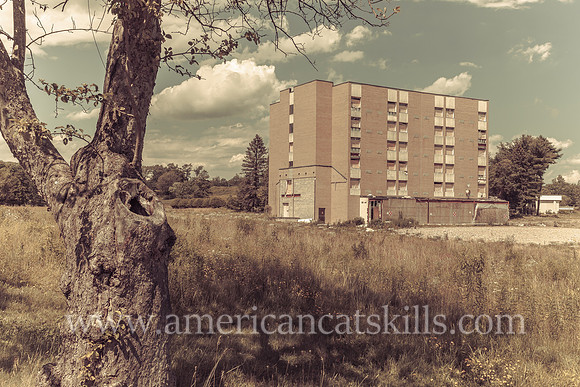 The once world famous Kutsher’s was a grand resort located in the Borscht Belt region of the southern Catskills.