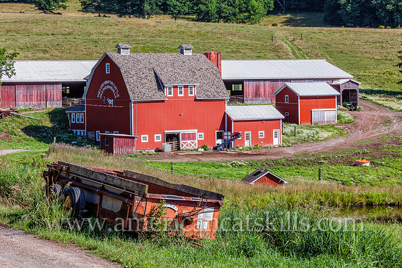 Photo of a farm and barns at the hamlet of Callicoon.