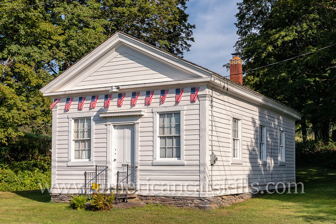 Photographs and history of the Hamden District No. 1 School in Hamden, New York.