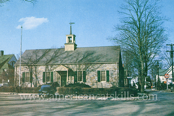 The Gramatan Art Company located at Mount Vernon, New York published this vintage postcard of the post office building at the village of Ellenville in Ulster County, New York.