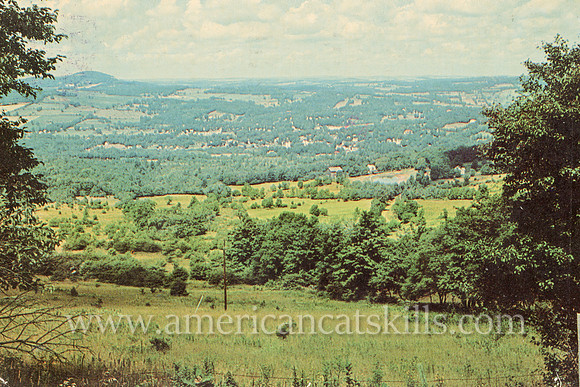 Vintage postcard by photographer Bob Wyer of the village of Stamford and the surrounding mountains.
