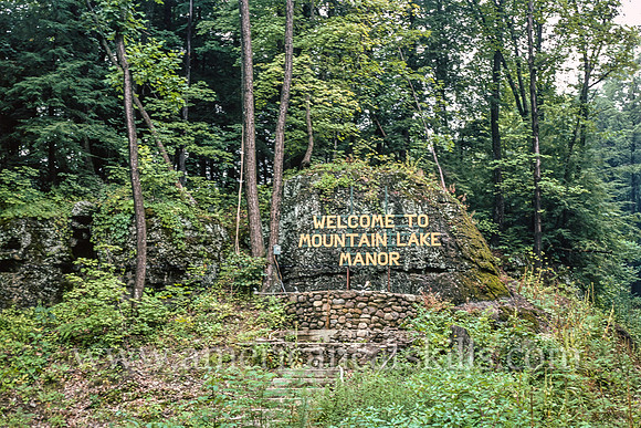 Mountain Lake Manor, sign, Bloomington, New York